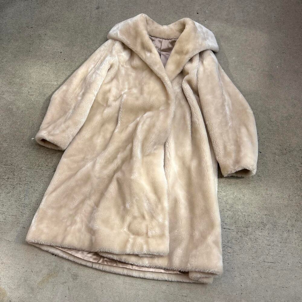 Beautiful Borgana cream faux fur coat